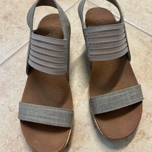 Sketchers luxe foam sandals